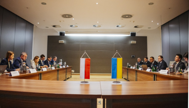 Україна та Польща працюватимуть над удосконаленням перевезень пасажирів і вантажів Україна та Польща працюватимуть над удосконаленням перевезень пасажирів і вантажів