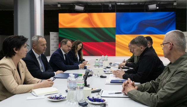 Україна та Литва обговорили розвиток спільних проєктів в ОПК Україна та Литва обговорили розвиток спільних проєктів в ОПК