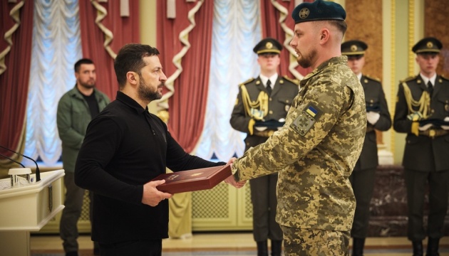 Zelensky presents state awards to border guards