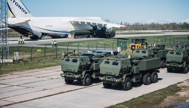 В Естонію прибули шість систем HIMARS В Естонію прибули шість систем HIMARS