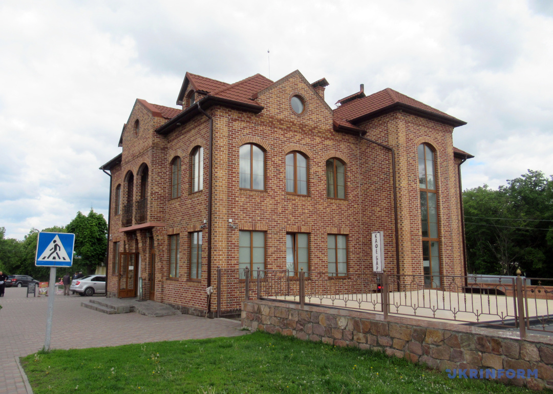 Центр Стеблів