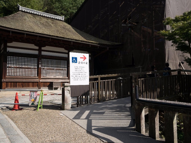 Безбар'єрна інфрастуктура на території храму