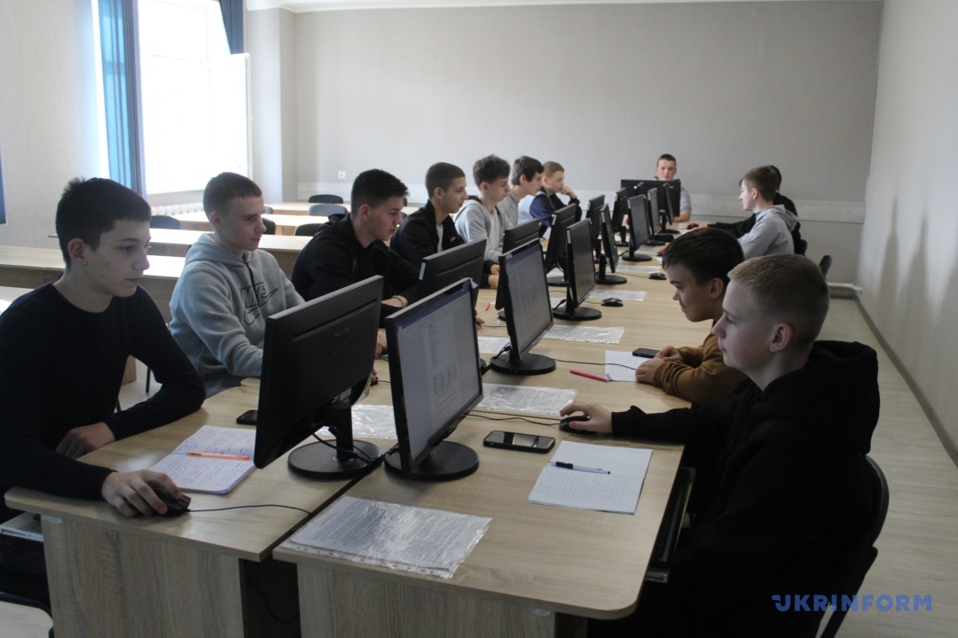 Гідні умови праці й зарплата, як у сусідів із ЄС: підготувати й утримати фахівців