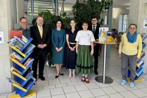 «Українську книжкову поличку» відкрили у швейцарському місті Бургдорф
