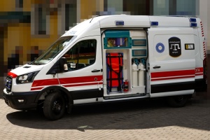 Для Коордштабу з питань поводження з військовополоненими передали новий реанімобіль
