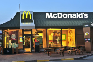 Double Russian fake: 'Ukrainian' tried to set fire to McDonald's office in Chicago over company's 'return to Russia'