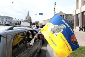Car rally held in Kyiv in support of POWs, missing persons