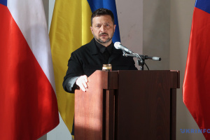 Zelensky: Some blocking Ukraine's European integration to get better spots in Red Square