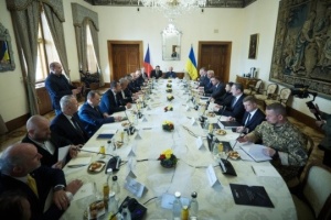 Zelensky meets with CEOs of leading Czech defense companies