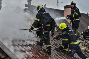 Drohnenangriff auf Charkiw: Treffer und Drohnentrümmer in vier Stadtteilen 