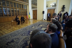 Zełenski spotkał się ze studentami Uniwersytetu Karola w Pradze