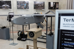 Waffenschau im Außenministerium: Ukraine zeigt unbemannte Luftfahrzeuge