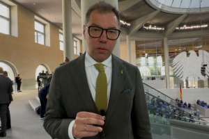У Шредера немає ані моральної, ані політичної легітимності для ролі посередника - посол Макеєв