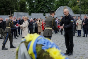 PM Shmyhal, EU officials honor fallen Ukrainian defenders in Lviv