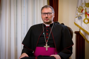 Апостольський нунцій в Україні: Кожна війна є гріхом і перед Богом, і перед людьми