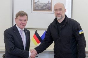 Regierungschef Schmyhal trifft sich mit Wadephul in Lwiw