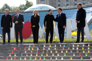 Los Zelensky y los líderes de cuatro países honran la memoria de los soldados caídos en Kyiv
