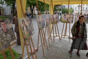 Photo exhibition in Vinnytsia honors mothers of fallen defenders
