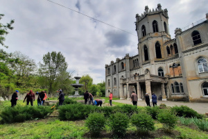 У маєтку Терещенків на Житомирщині провели масштабну толоку