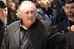 Депардьє визнали винним у домаганнях і засудили до 18 місяців умовно