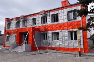 Ukrainische Drohnen greifen Asphaltbetonanlage der Besatzer in Luhansk an