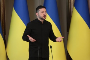 Zelensky sees signs of possible Russian de-escalation after air attacks drop 