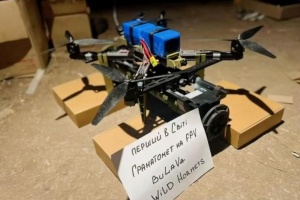 Ukrainian troops unleash grenade-launching drone on battlefield 