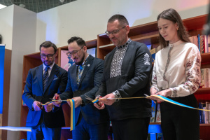 У польському Катовіце відкрили Українську книжкову поличку