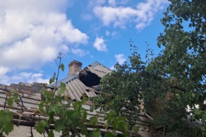 Загарбники вночі та зранку били по Нікопольському району - пошкоджені магазини, житлові будинки і ЛЕП