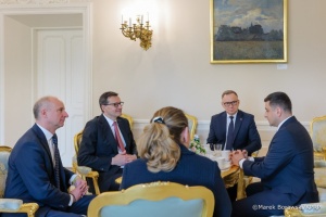 Дуда зустрівся з ультраправим кандидатом у президенти Румунії Сіміоном