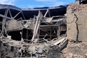 Eine Person tot, sieben verletzt bei Raketenangriff auf Industrieanlage in Sumy
