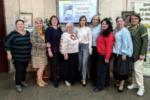 У Миколаєві презентували виставку художніх виробів «Ірисовий травень»