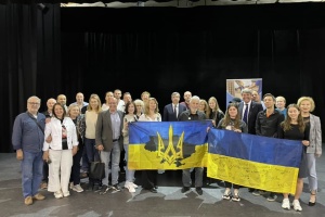 Посол у Франції під час візиту до Бордо зустрівся з українською громадою