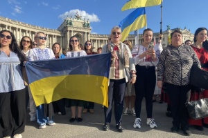 У центрі Відня провели ходу до Дня вишиванки