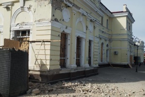 Injuries, damage reported as Russians shell Kherson
