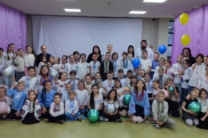 Українські школярі, викладачі та дипломати відзначили День вишиванки у Тбілісі