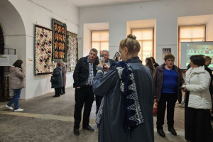У Дубенському замку відкрилася виставка «Глинянський килим у 100-річчя Арт Деко»