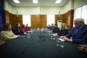 Zelensky meets Sandu to discuss EU integration, hybrid threats from Russia