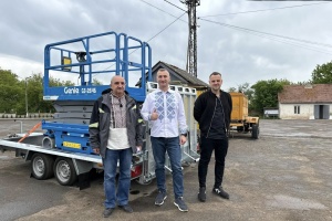 Чернівці отримали комунальну техніку від німецьких благодійників