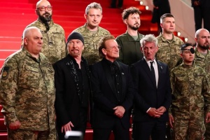 Фронтмен U2 Боно в Каннах: Україна зберігає нам свободу