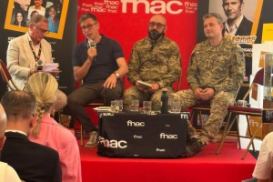 У Каннах презентували книгу «Записки з України» режисера фільму, що здобув п’ять «Оскарів»
