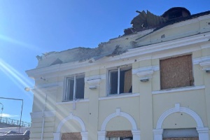 Russian forces shell railway station in Kherson