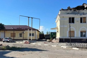 Russische Truppen nehmen Hauptbahnhof in Cherson unter Artilleriebeschuss