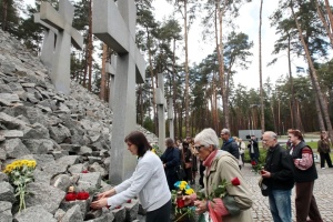 Commemoration ceremony held in Bykivnia to honor victims of political repression