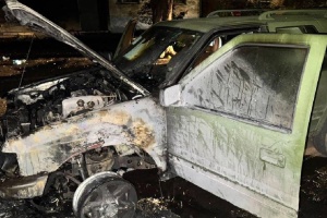 У Харкові за підозрою у підпалі автівок військових затримали 16-річну школярку