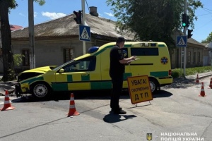 На Одещині «швидка» зіткнулася із легковиком, загинула жінка