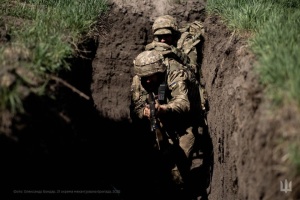 На фронті від початку доби відбулося вже 69 зіткнень, на трьох напрямках бої тривають