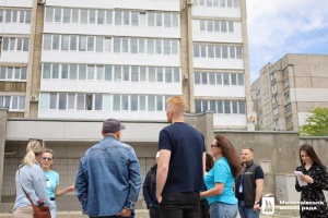 У Миколаєві відновили 23 житлові будинки та два спортивні майданчики, пошкоджені обстрілами