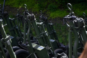 У Львові передали військовим три пікапи та 14 мінометів