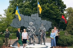 У Чернігові встановили меморіальний знак на честь загиблих захисників
